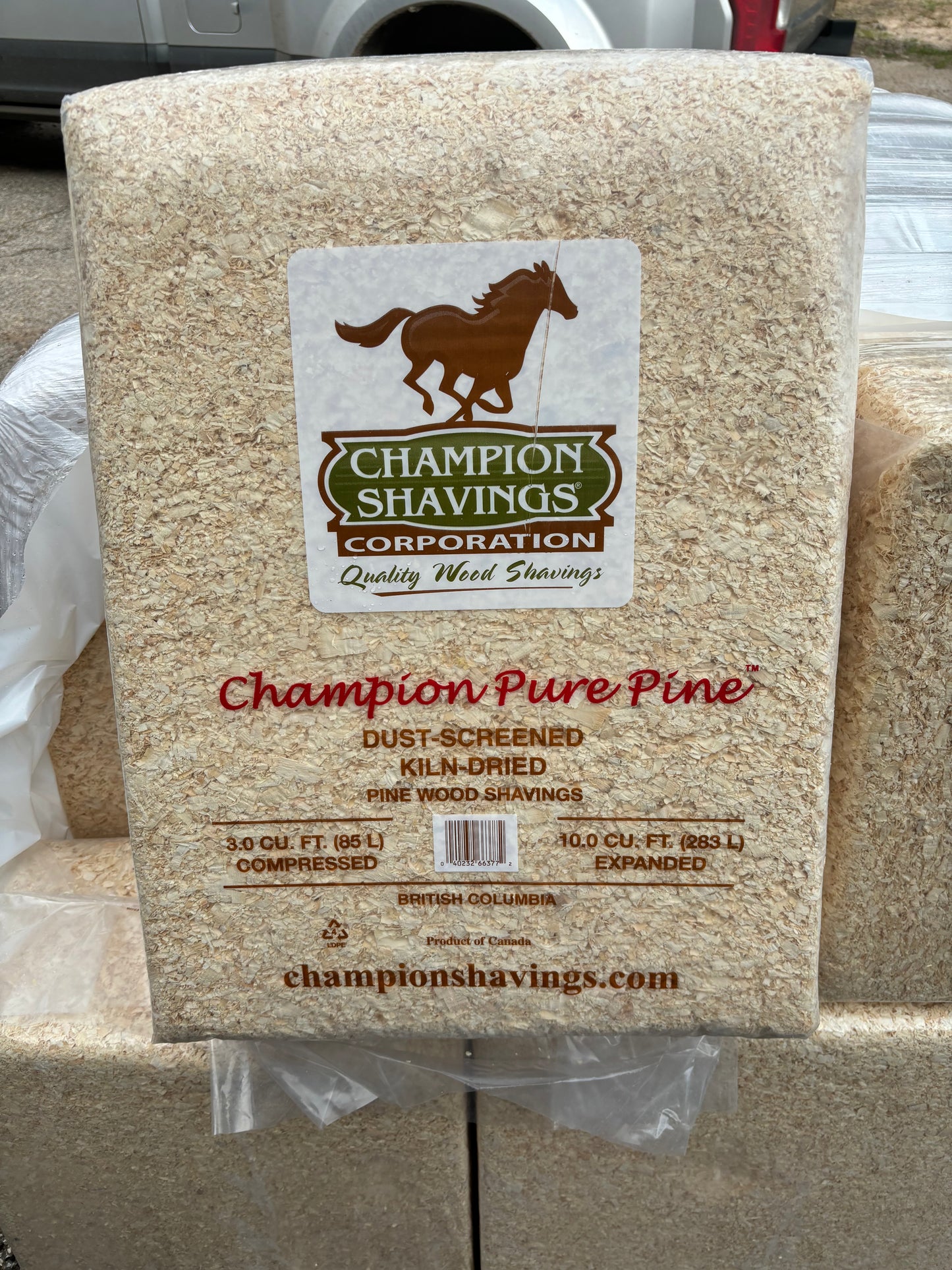 Champion (Showflake) Canadian Pure Pine Shavings 10cu.